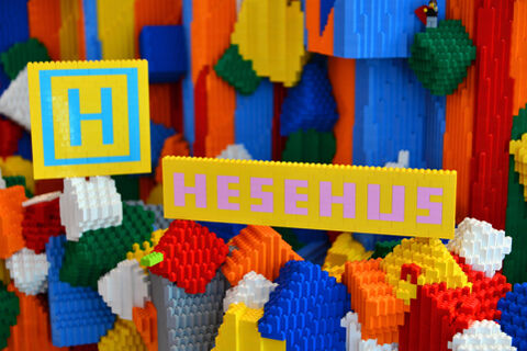Hesehus på besøg i LEGO House