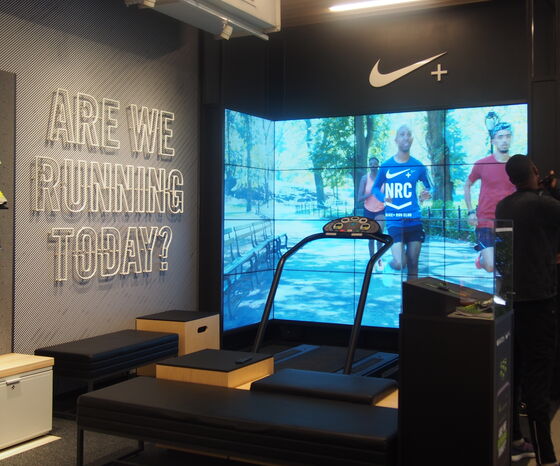 Digital oplevelse af løbeskoene hos Nike
